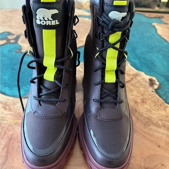 Stylish Sorel Women's Lace-Up Boots - Picture 2 of 5